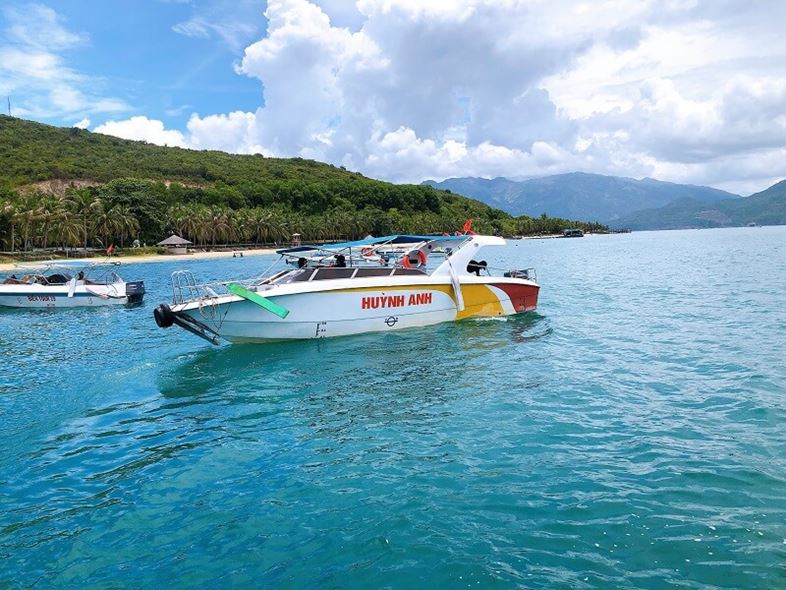 [Bảng Giá] Cho Thuê Tàu Cano Tham Quan Đảo Nha Trang 2023!